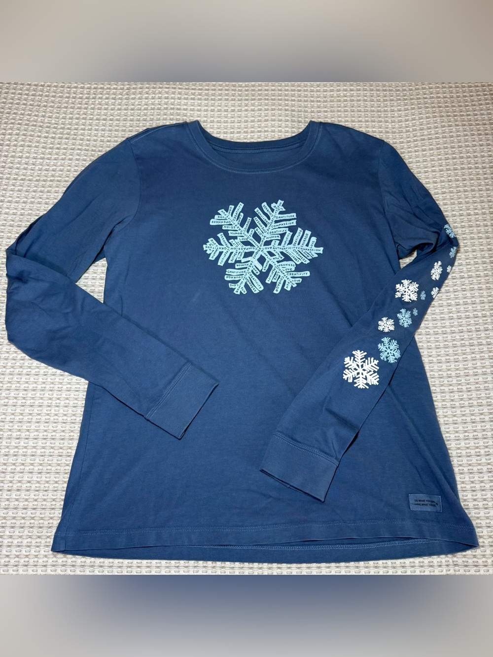 Life is Good Women’s Size Medium Crusher Long Sleeve T-shirt Cotton Snowflake